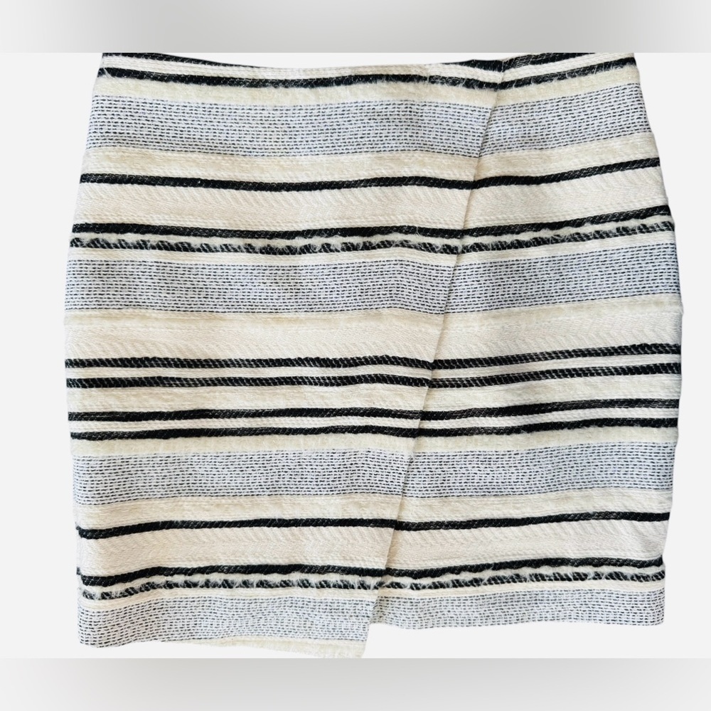 H&M Textured Striped Mini Skirt Black Ivory Size 2 Excellent Condition